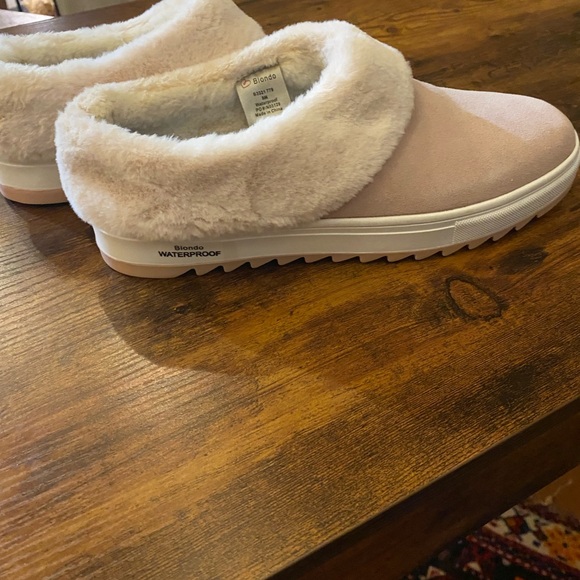 !Blondo Suri Slip On Suede Sneaker 8 - Picture 10 of 10